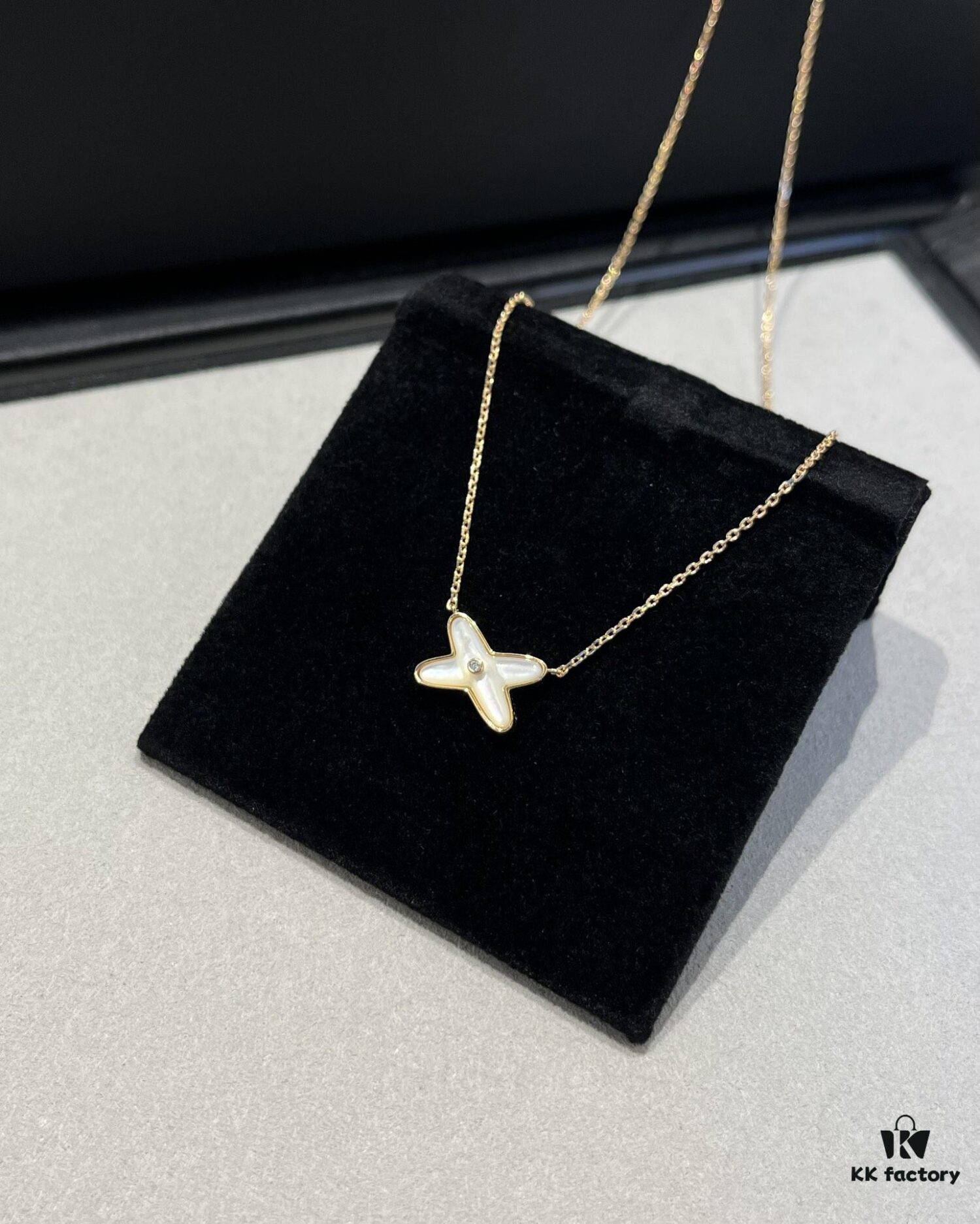 CHAUMET Liens Harmony Necklace in White Mother-of-Pearl, Rose Gold