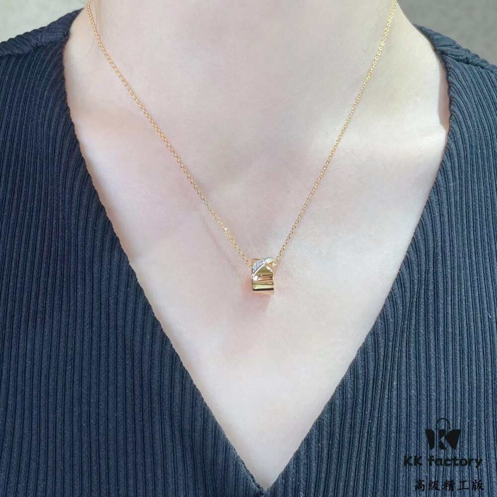 CHAUMET Liens d'Amour Wide Smooth X Necklace