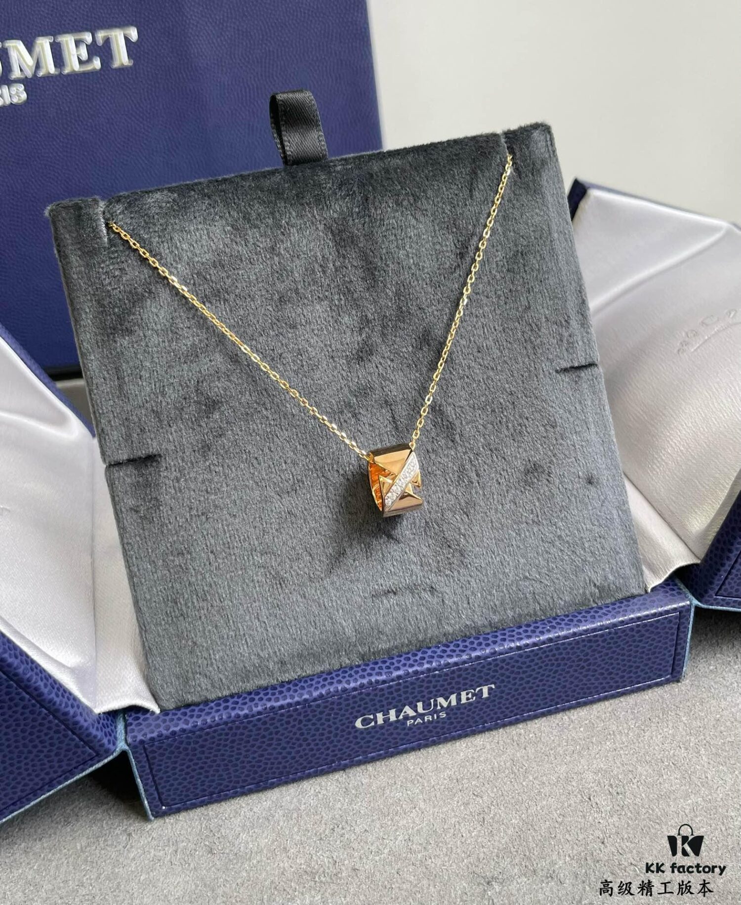 CHAUMET Liens d'Amour Wide Smooth X Necklace