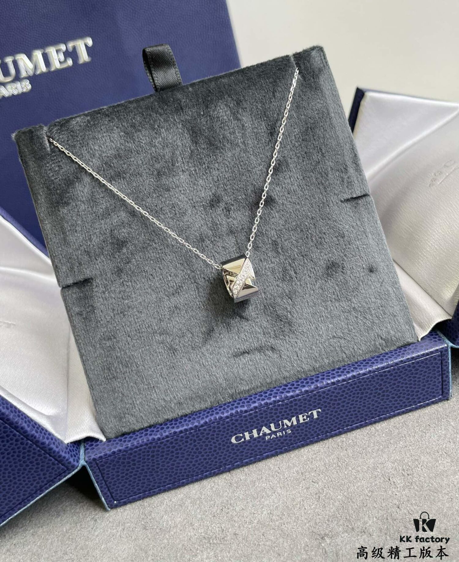 CHAUMET Liens d'Amour Wide Smooth X Necklace