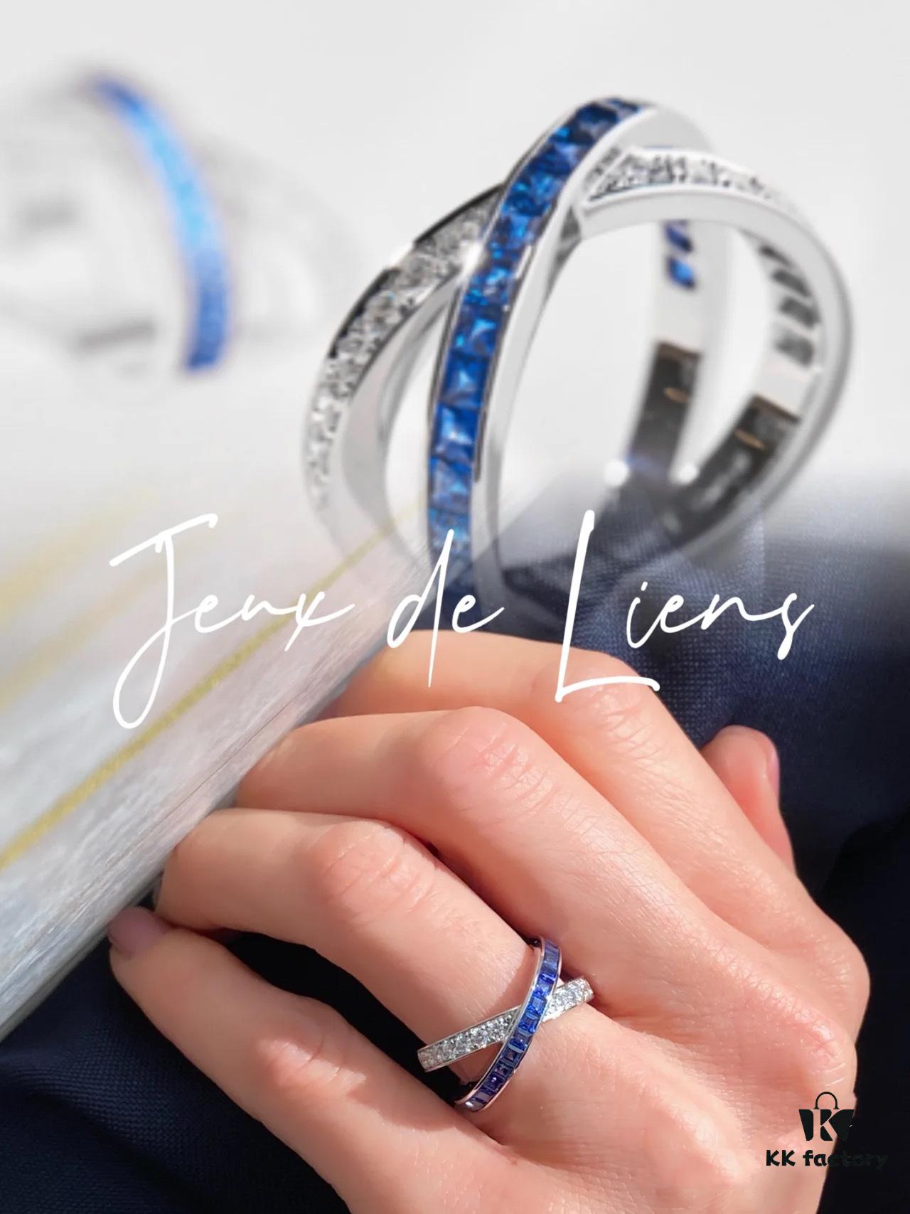 Liens Forever Series, Sapphire and Diamond-Set Necklace, Ring Wearing Reference Image