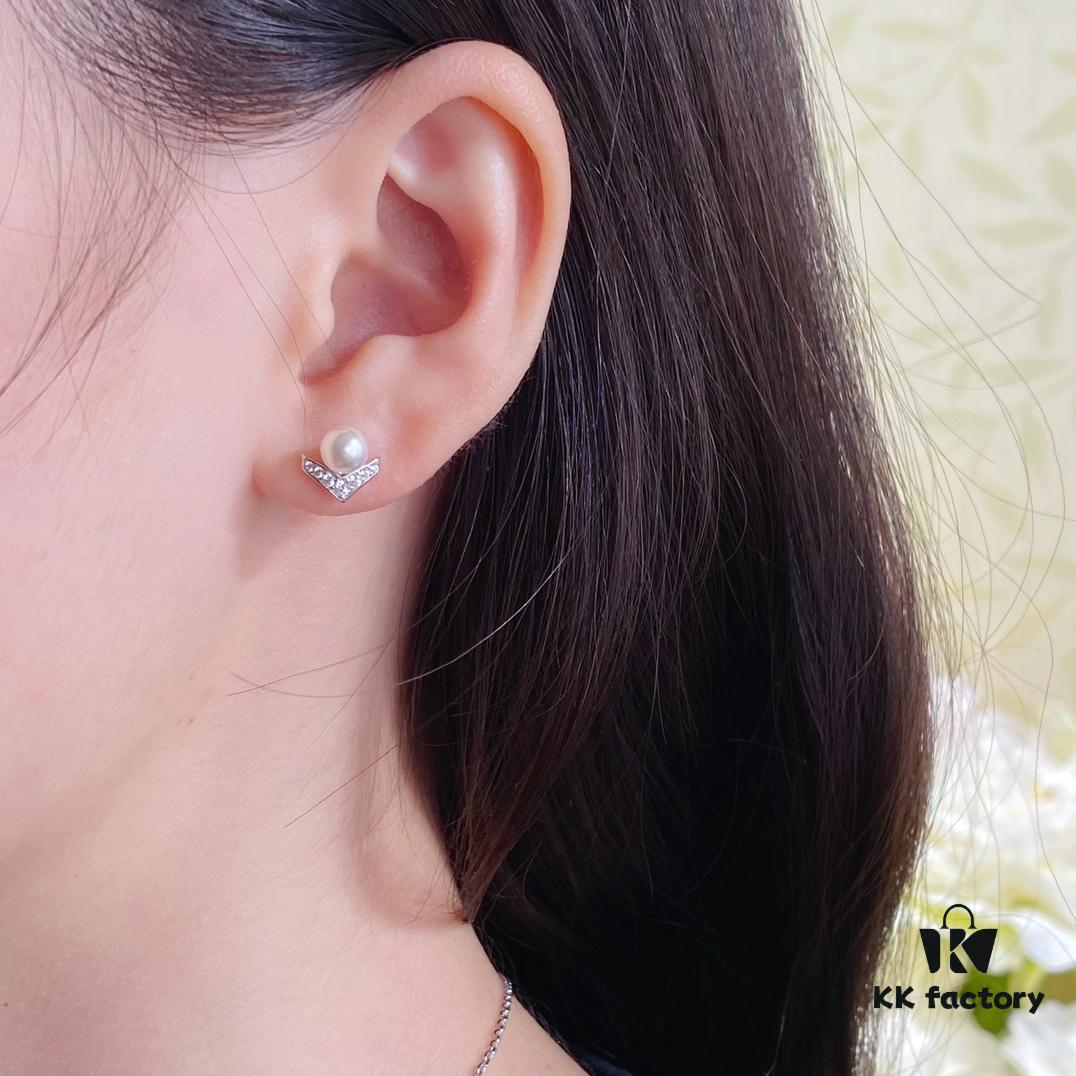 Shangmei V-Shaped Pearl Stud Earrings, Custom-Engraved for Your Love, Exquisite Micro-Pavé Craftsmanship