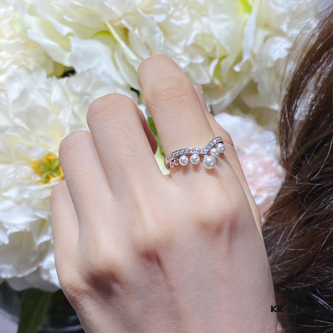 Shangmei V-Shaped Pearl Ring 💍 Custom-Crafted for You, Engraved with Our Love, Exquisite Micro-Pave Setting ♥️ A Soul to Share, Gray Hair Without Parting. Perfect for Couples Seeking Individuality 💕 Find Your Symbol of Love