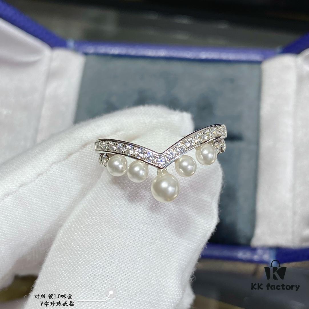 Shangmei V-Shaped Pearl Ring 💍 Custom-Crafted for You, Engraved with Our Love, Exquisite Micro-Pave Setting ♥️ A Soul to Share, Gray Hair Without Parting. Perfect for Couples Seeking Individuality 💕 Find Your Symbol of Love