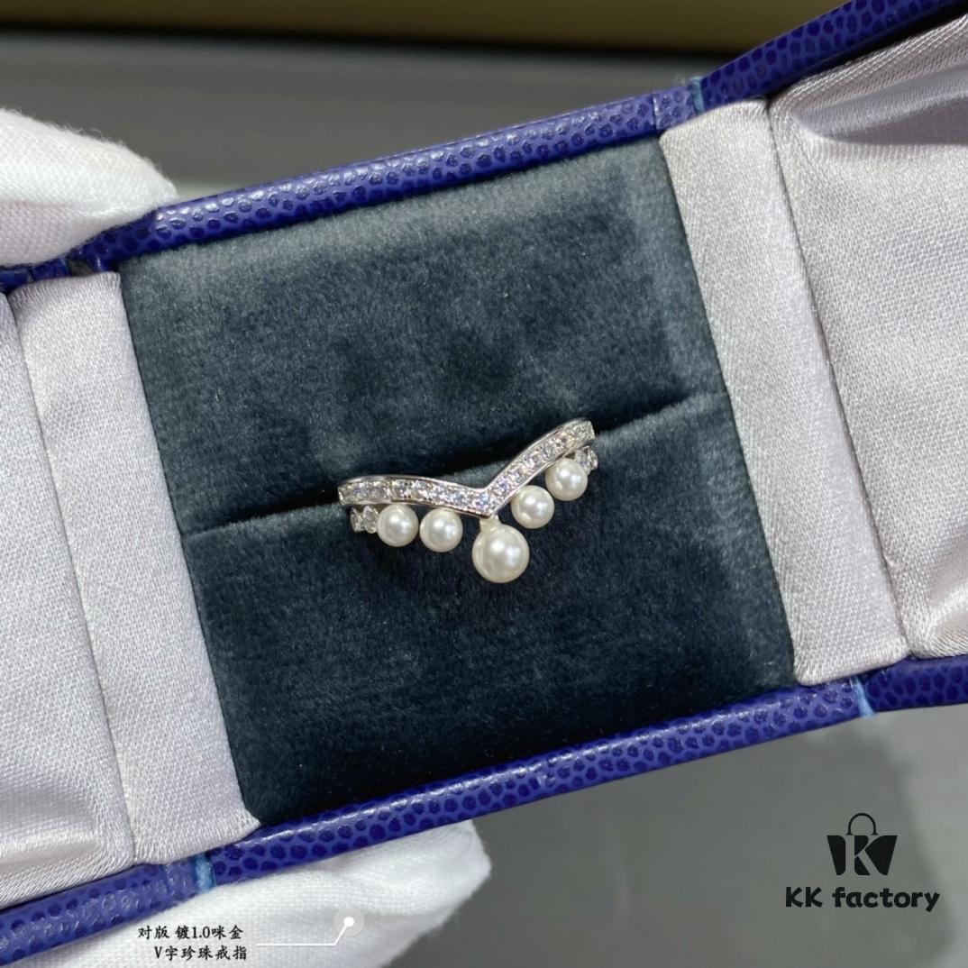 Shangmei V-Shaped Pearl Ring 💍 Custom-Crafted for You, Engraved with Our Love, Exquisite Micro-Pave Setting ♥️ A Soul to Share, Gray Hair Without Parting. Perfect for Couples Seeking Individuality 💕 Find Your Symbol of Love