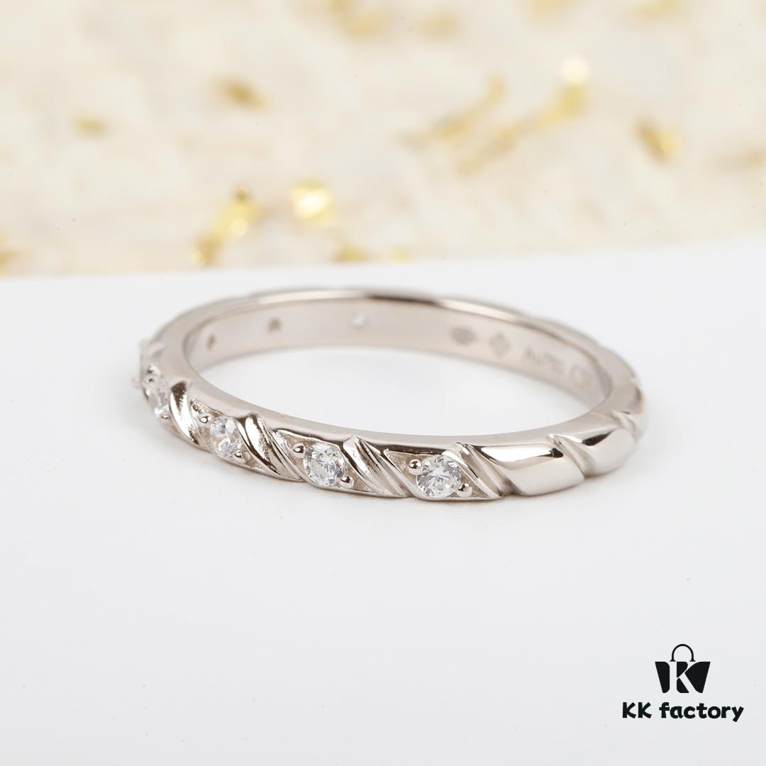 Xuan Aifangdeng Eight-Diamond Ring, an Overlooked Treasure with Timeless French Elegance