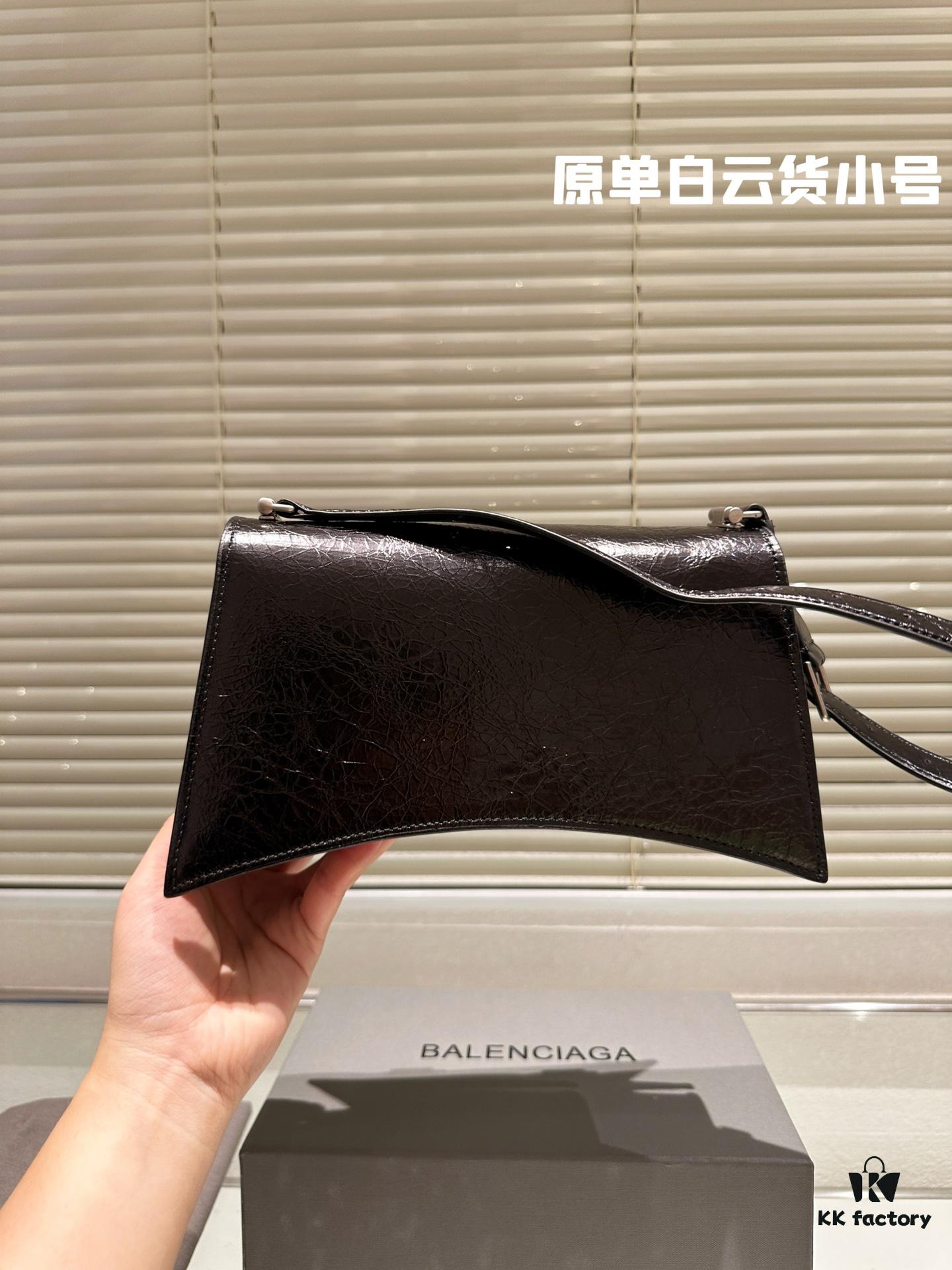 Balenciaga Autumn New Arrival Crush Bag in Top-Grain Leather