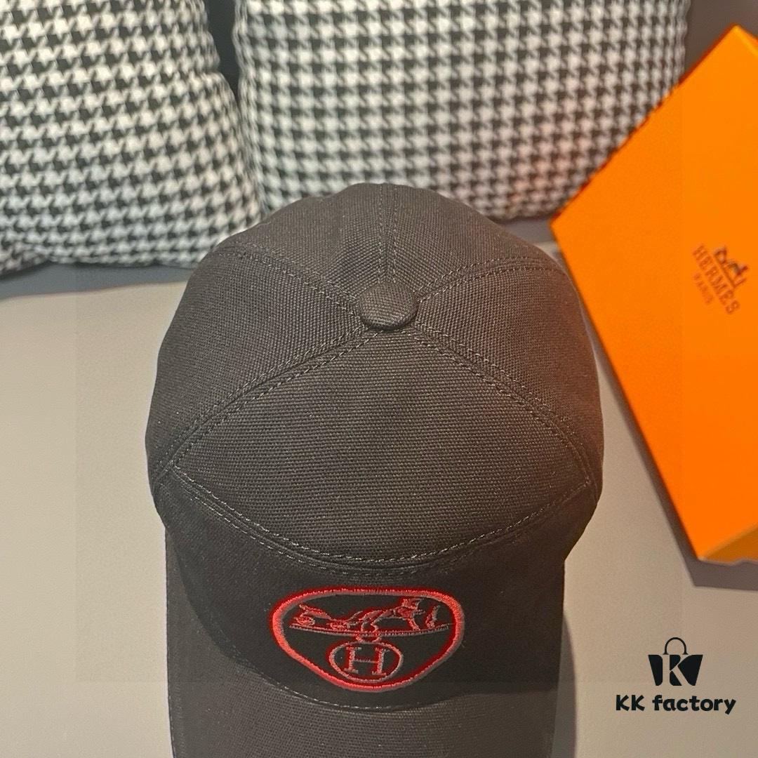 Box and Cloth Bag Included, HERMÈS Original Quality Baseball Cap, Classic H Design, Authentic Mold Custom Made, Premium Canvas Fabric with Genuine Top-Layer Leather, Original Factory Stainless Steel Adjustable Buckle, Exquisite Craftsmanship, Stylish and High Quality