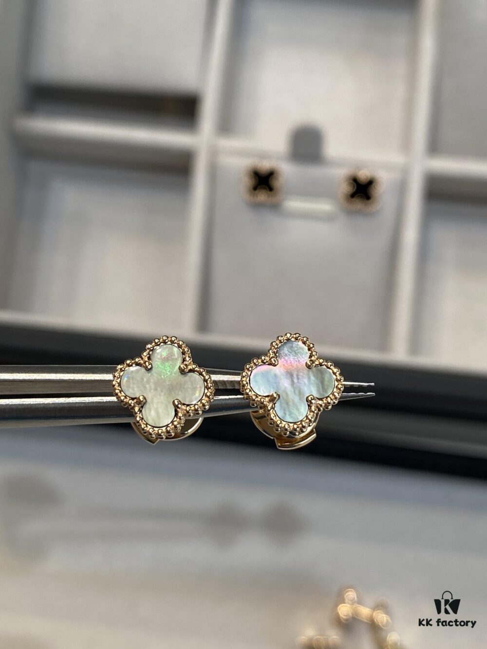 Mini Four-Leaf Clover Gray Shell