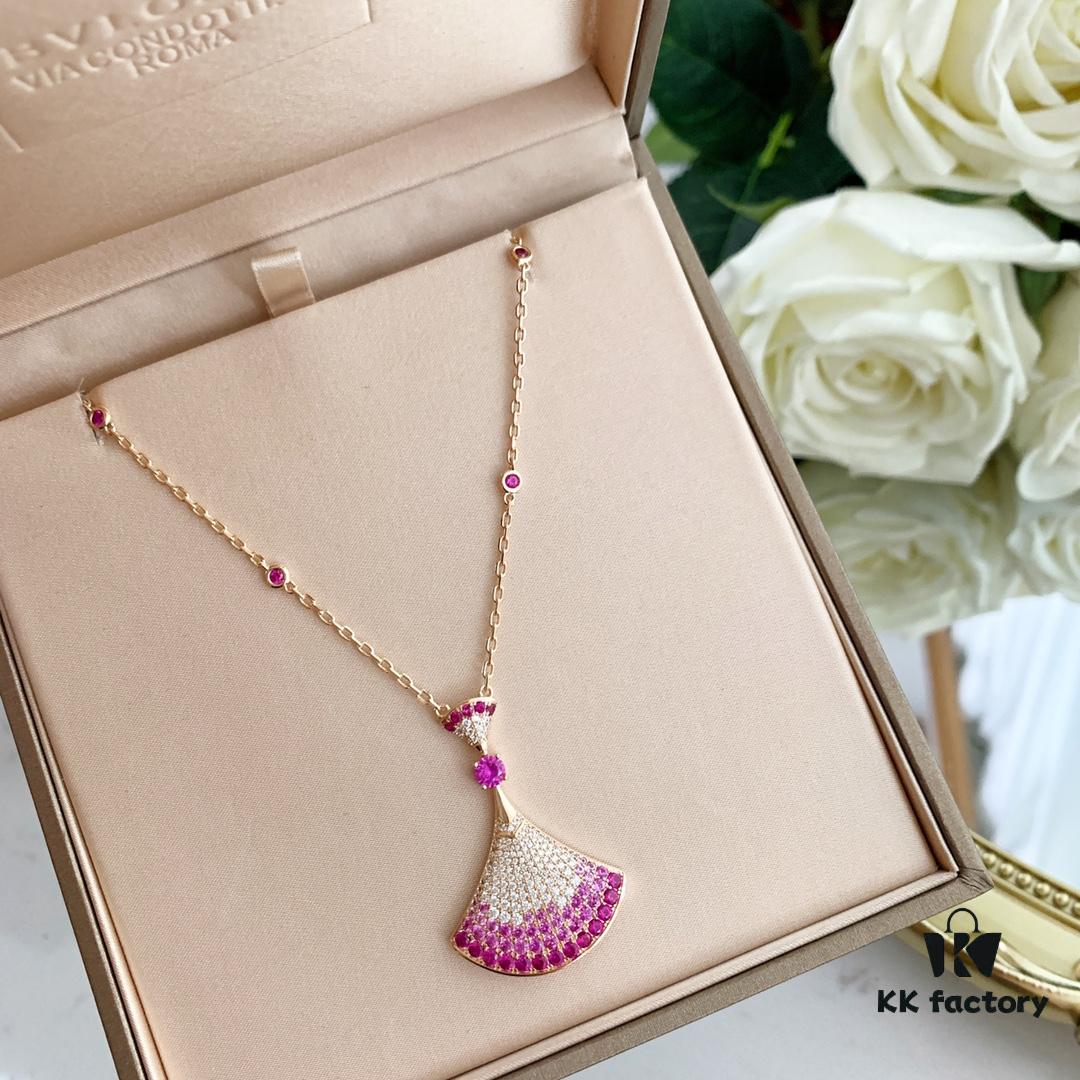 🎄 Christmas Gift 🎁 BVLGARI Bulgari New Full Diamond Fan Necklace, Electroplated V Gold Material