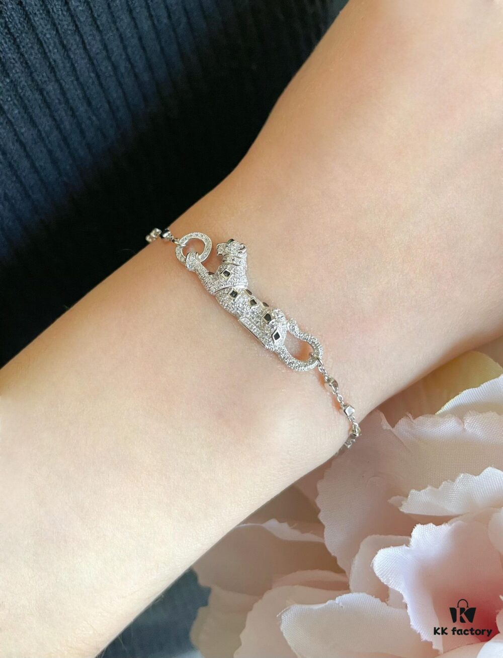 CNC Cartier Panther Bracelet, Extra Thick and Imposing Panther Design, Each Piece Exquisitely Hand-Carved by Master Craftsmen to Deliver a Perfect, High-End Result – Truly an Irresistible Item!