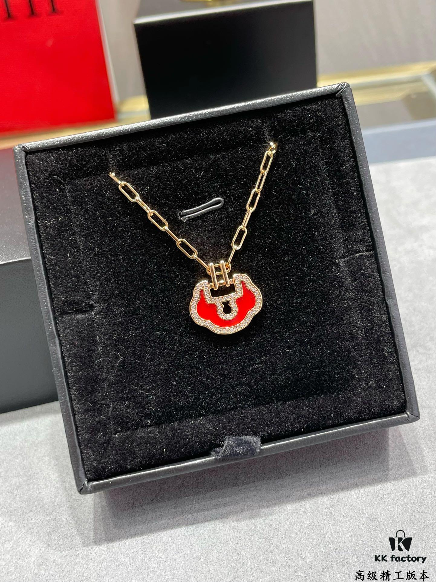 Kylin Large High-End Red Agate Ruyi Lock Necklace, Combining Fashion and Tradition with Hand-Micro-Inlaid Eight-Heart-Eight-Arrow High-Carbon Diamonds