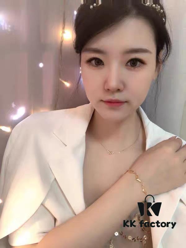 New Arrival ❤️ HEFANG Jewelry Cute Little Tiger Peach Blossom Tiger Necklace ✨ Wearing Effect Image