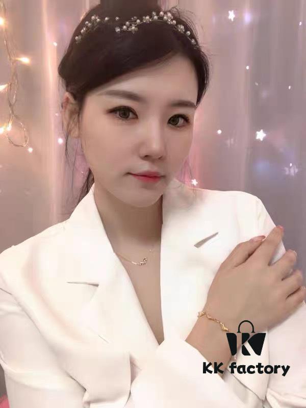 New Arrival ❤️ HEFANG Jewelry Cute Little Tiger Peach Blossom Tiger Necklace ✨ Wearing Effect Image