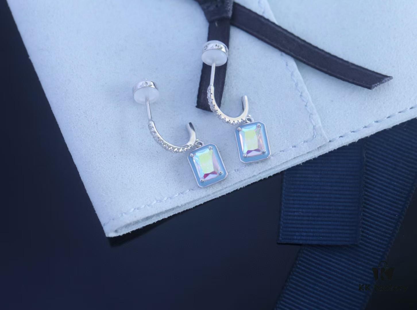 Elegant Aurora Stone Pendant with Sky Blue Low-Temperature Enamel and Micro-Paved Zirconia