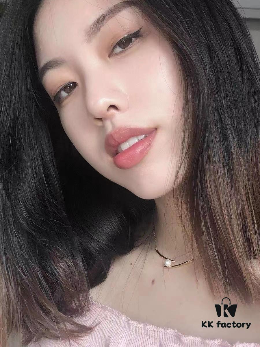 He Fang Chopstick Collar Necklace, Lightweight Luxury Minimalist Design with Lustrous Freshwater Pearl, Chic and Versatile Accessory