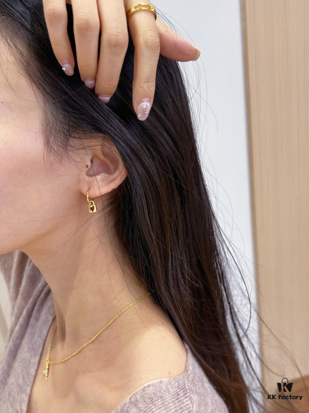 Must-have heart-shaped lock necklace for a fairy-like look! Exudes elegant and graceful charm!