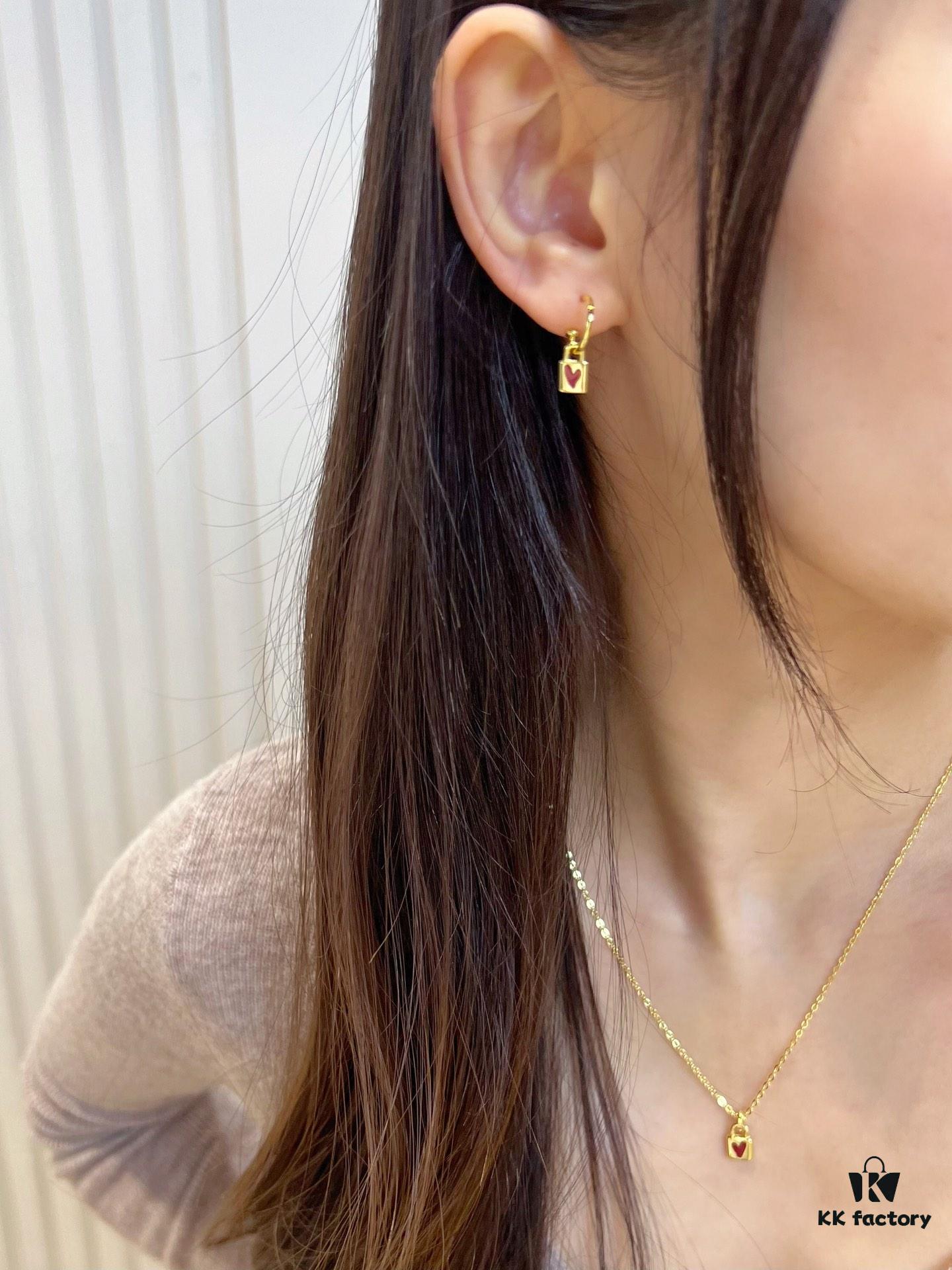 Must-have heart-shaped lock necklace for a fairy-like look! Exudes elegant and graceful charm!