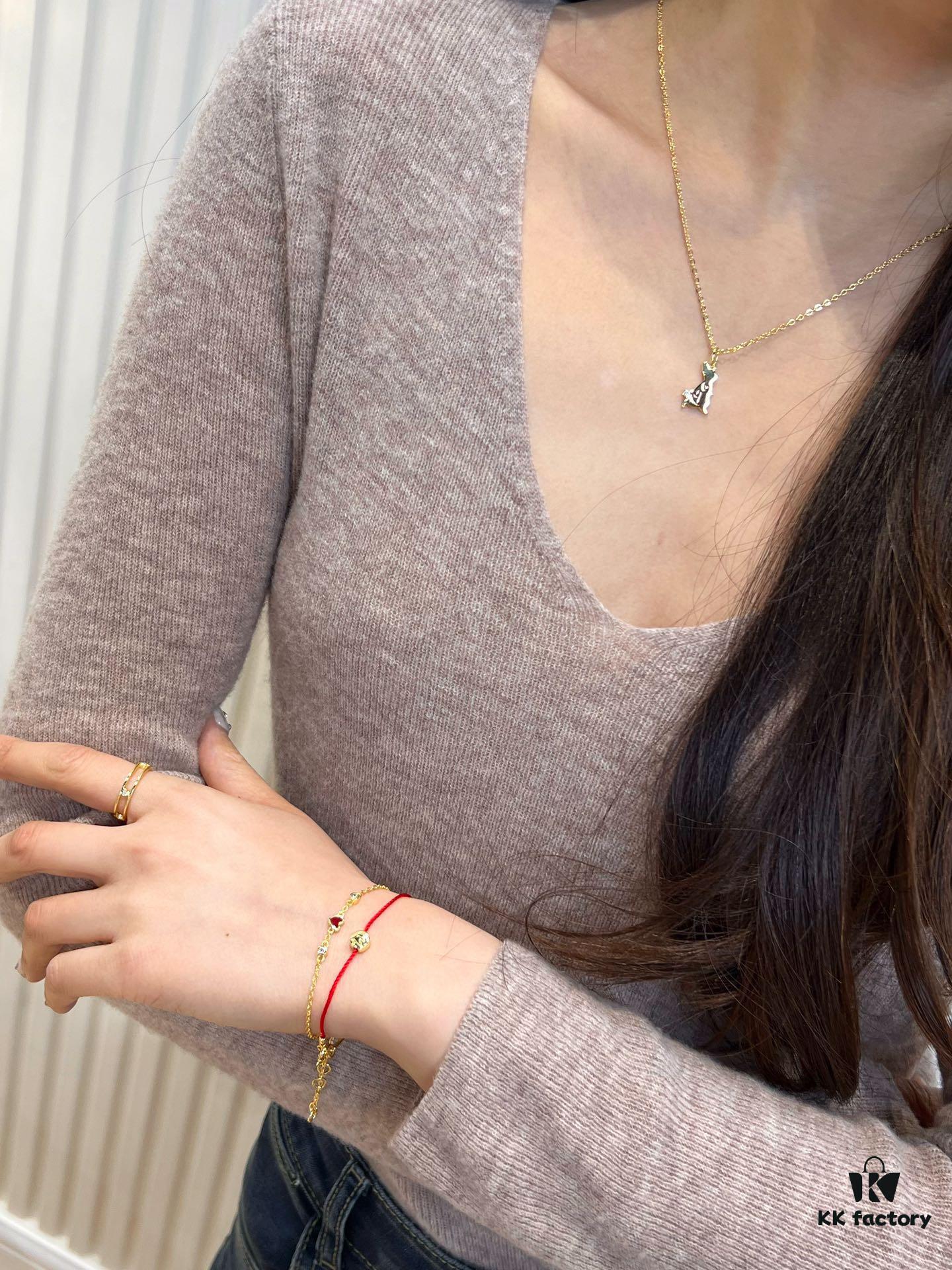 Model Wearing Item Photo Set ①