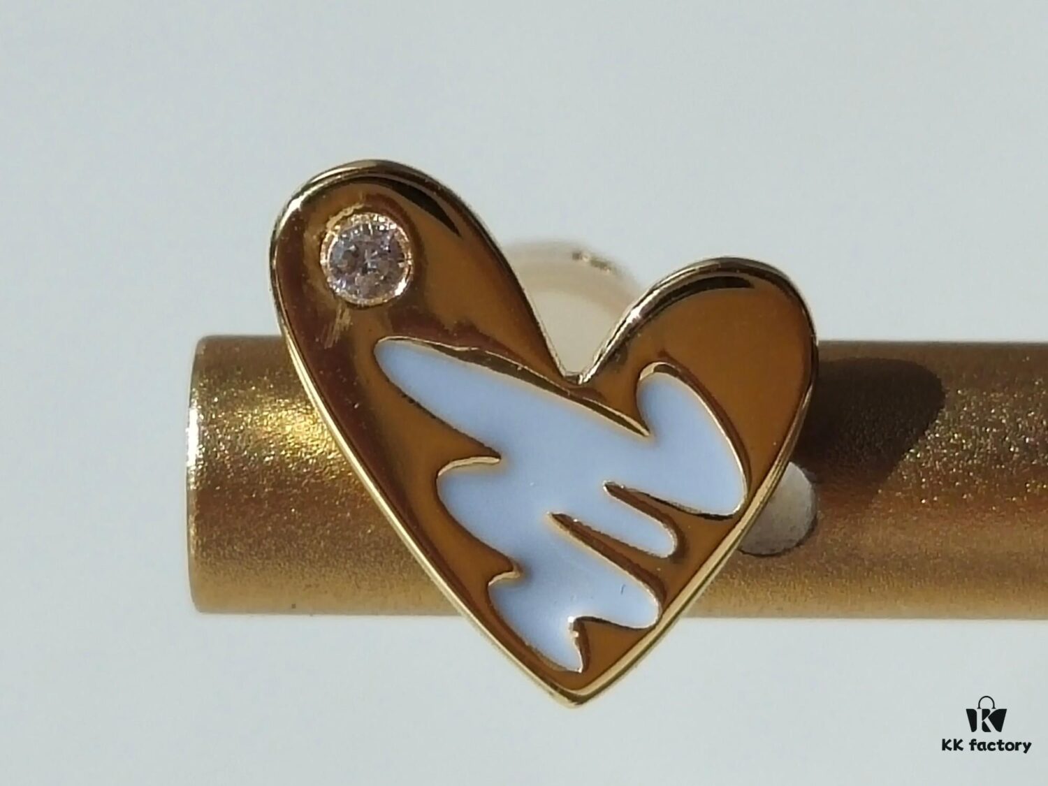 HEFANG Artistic Béatrice Rabbit Oil-Painted Heart Stud Earrings