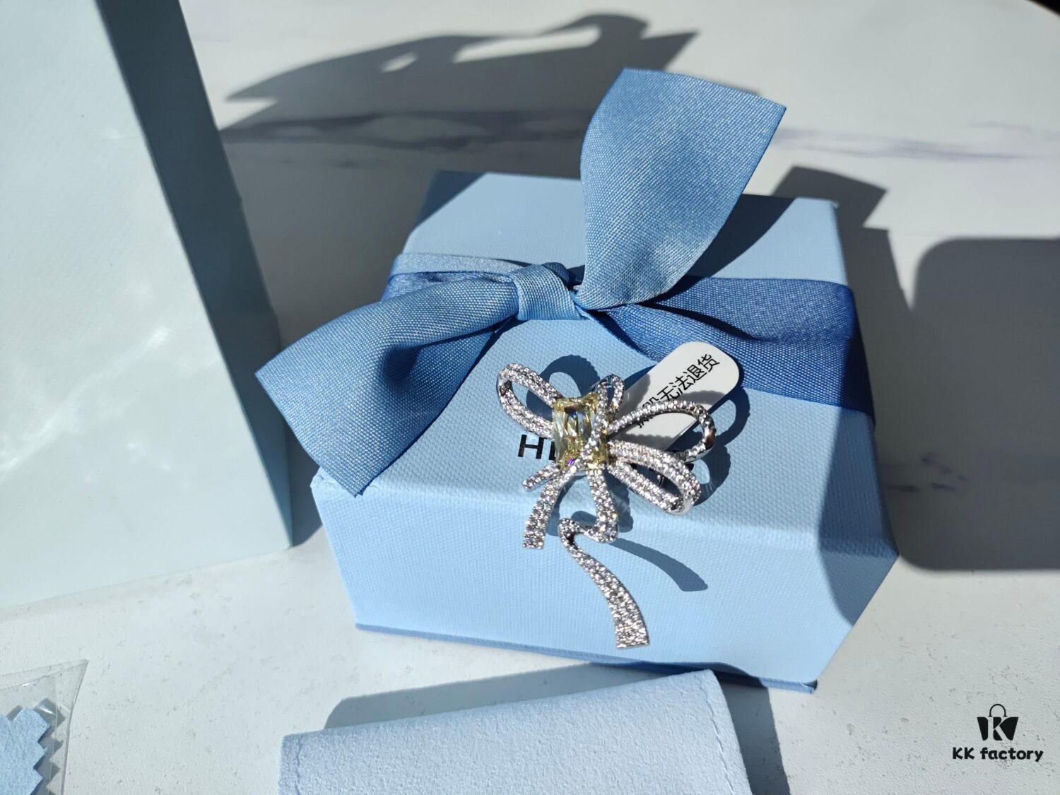 HEFANG Jewelry Brilliant Ribbon Brooch - 10th Anniversary Limited Edition