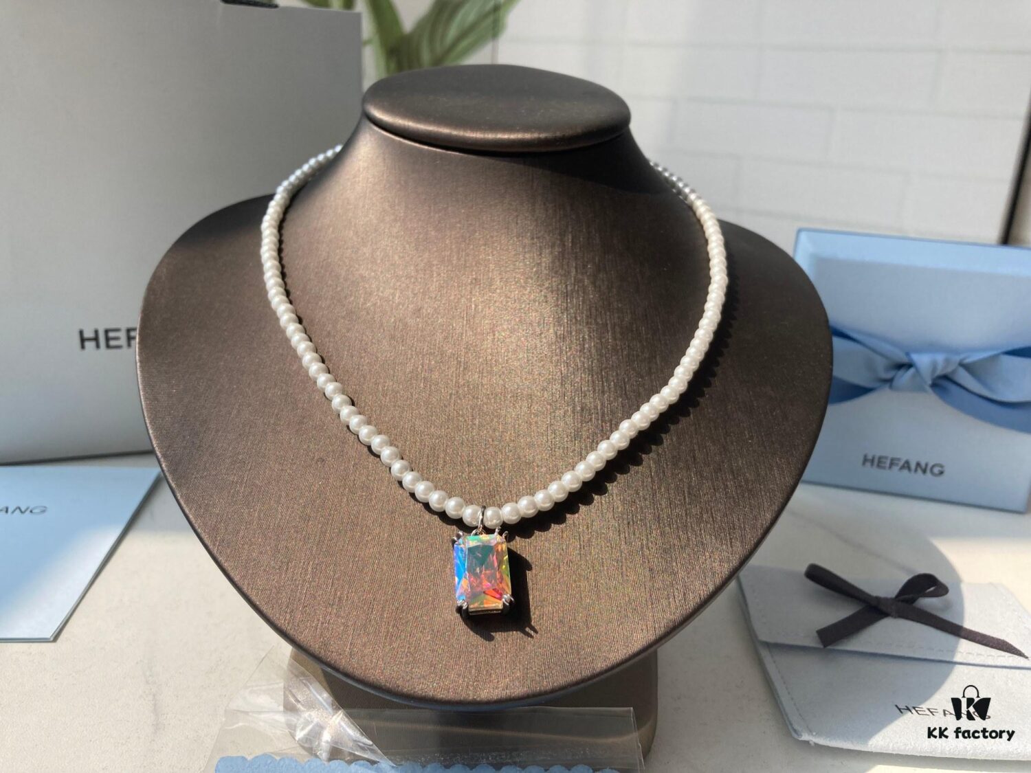 HEFANG Aurora Sugar Cube Short Necklace