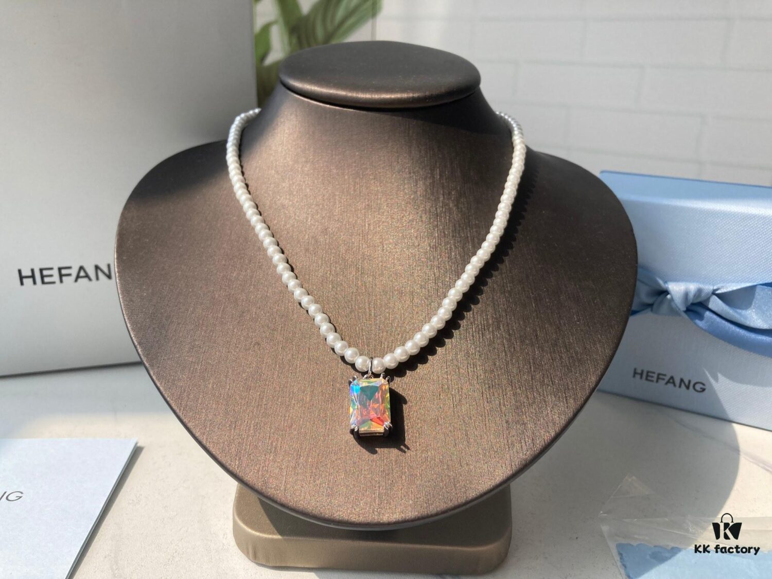 HEFANG Aurora Sugar Cube Short Necklace