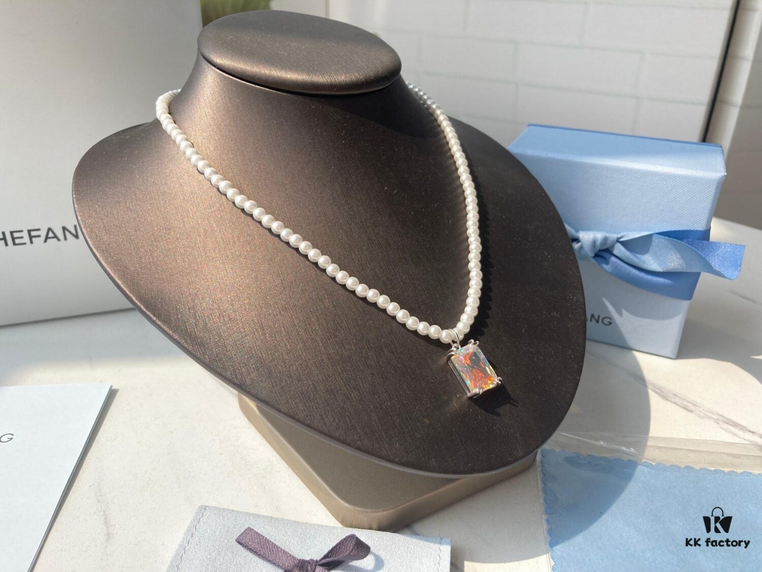 HEFANG Aurora Sugar Cube Short Necklace