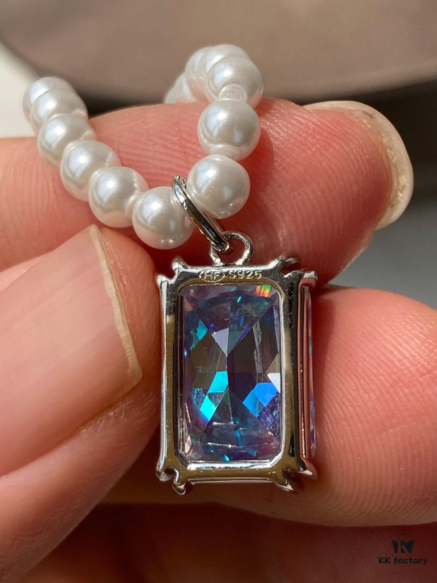 HEFANG Aurora Sugar Cube Short Necklace