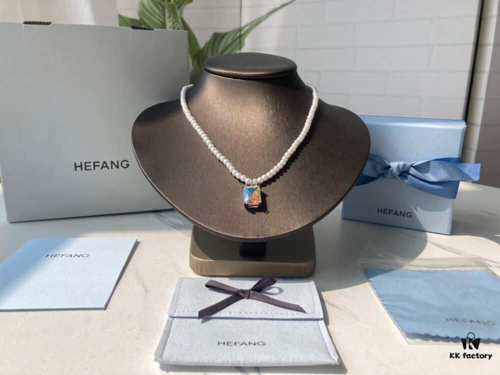 HEFANG Aurora Sugar Cube Short Necklace