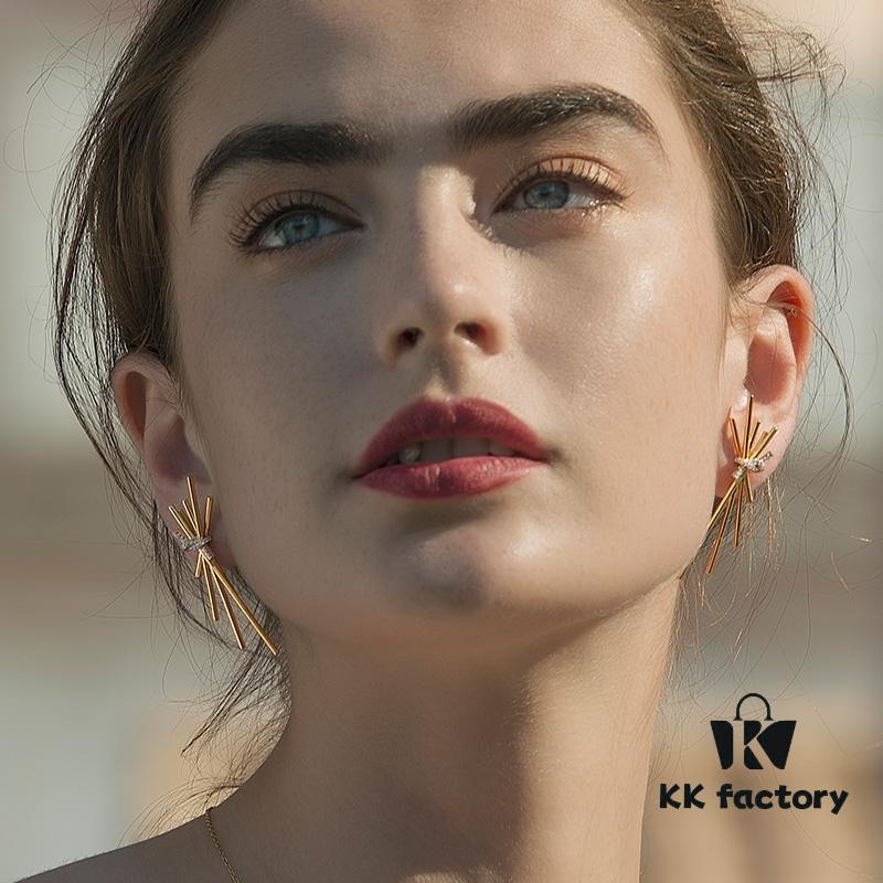 He Fang Spaghetti Earrings