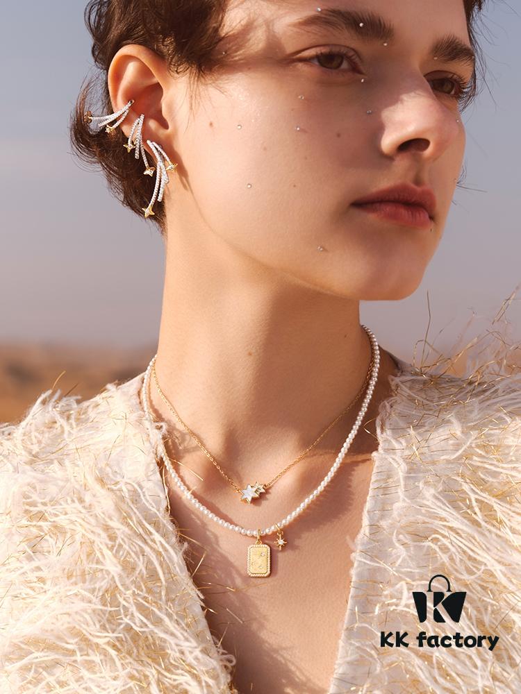 He Fang Liu Guang Gemini Pendant Necklace