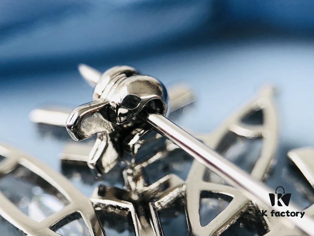 Hefang Frost Flower Brooch