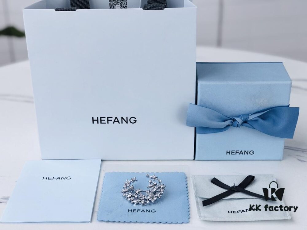 HEFANG Jewelry Snowfall Brooch – A Romantic Ode to the First Snowfall