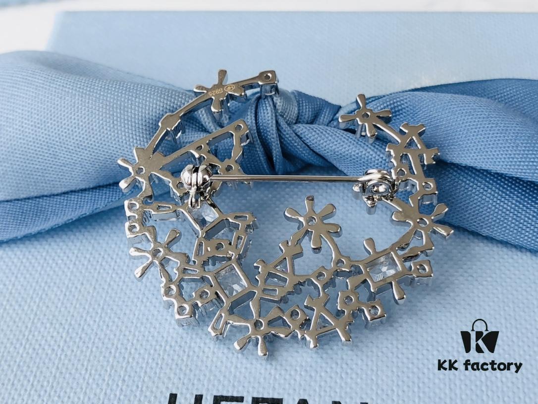 HEFANG Jewelry Snowfall Brooch – A Romantic Ode to the First Snowfall