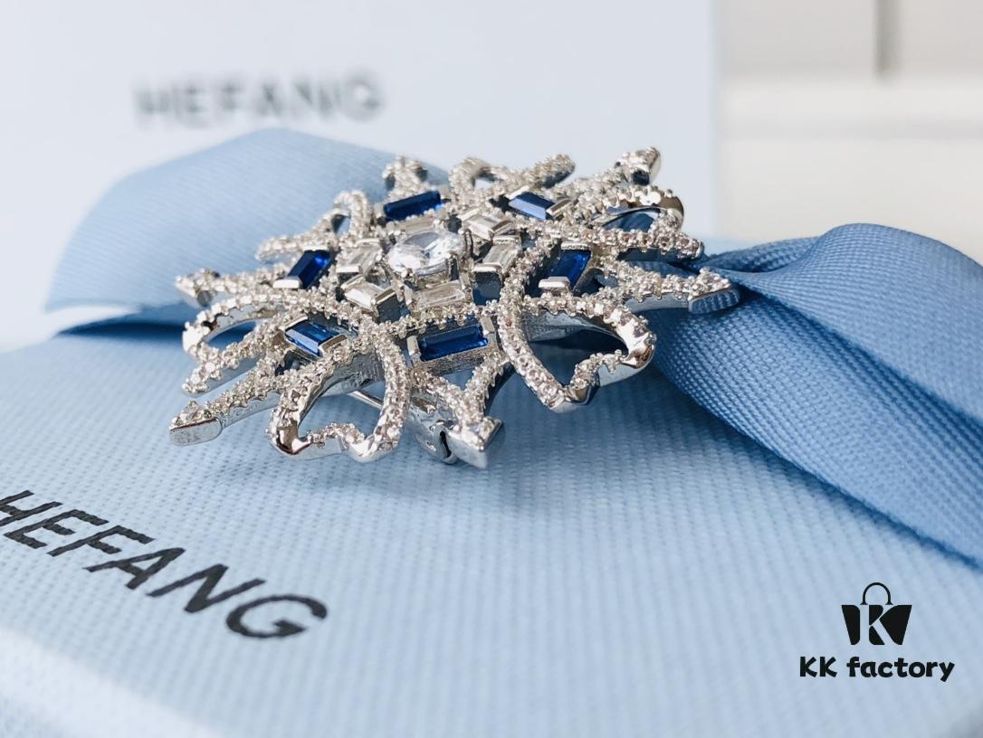 HEFANG Gentleman of the Road Brooch