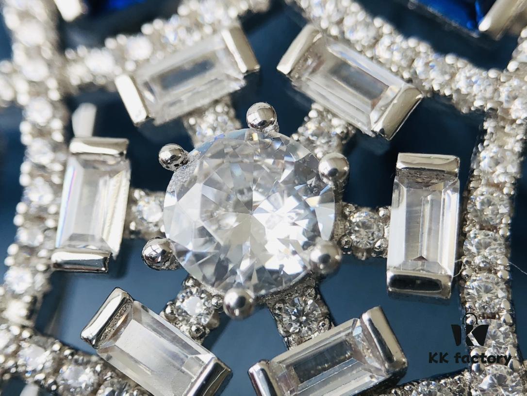 HEFANG Gentleman of the Road Brooch