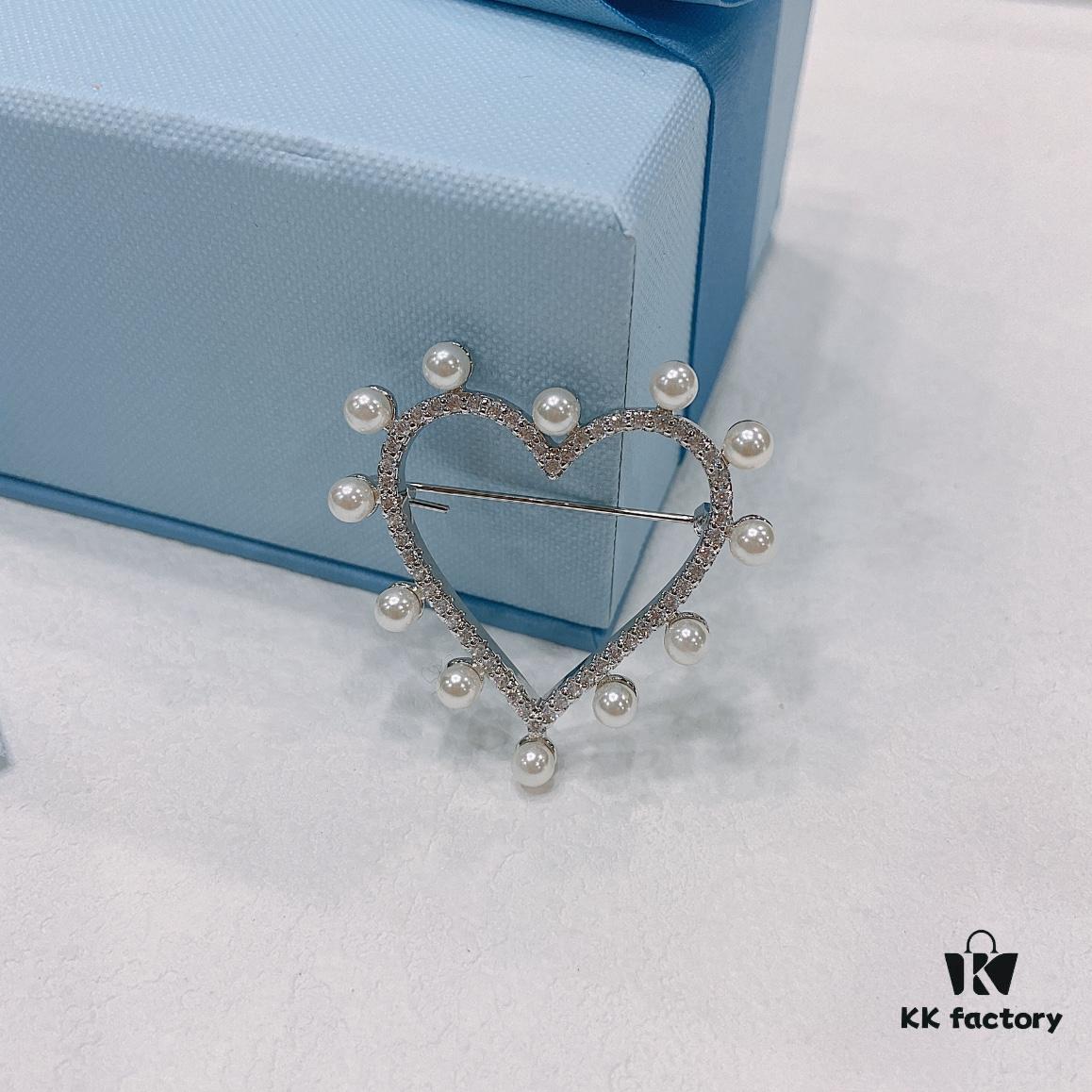 He Fang Pearl Heart Brooch