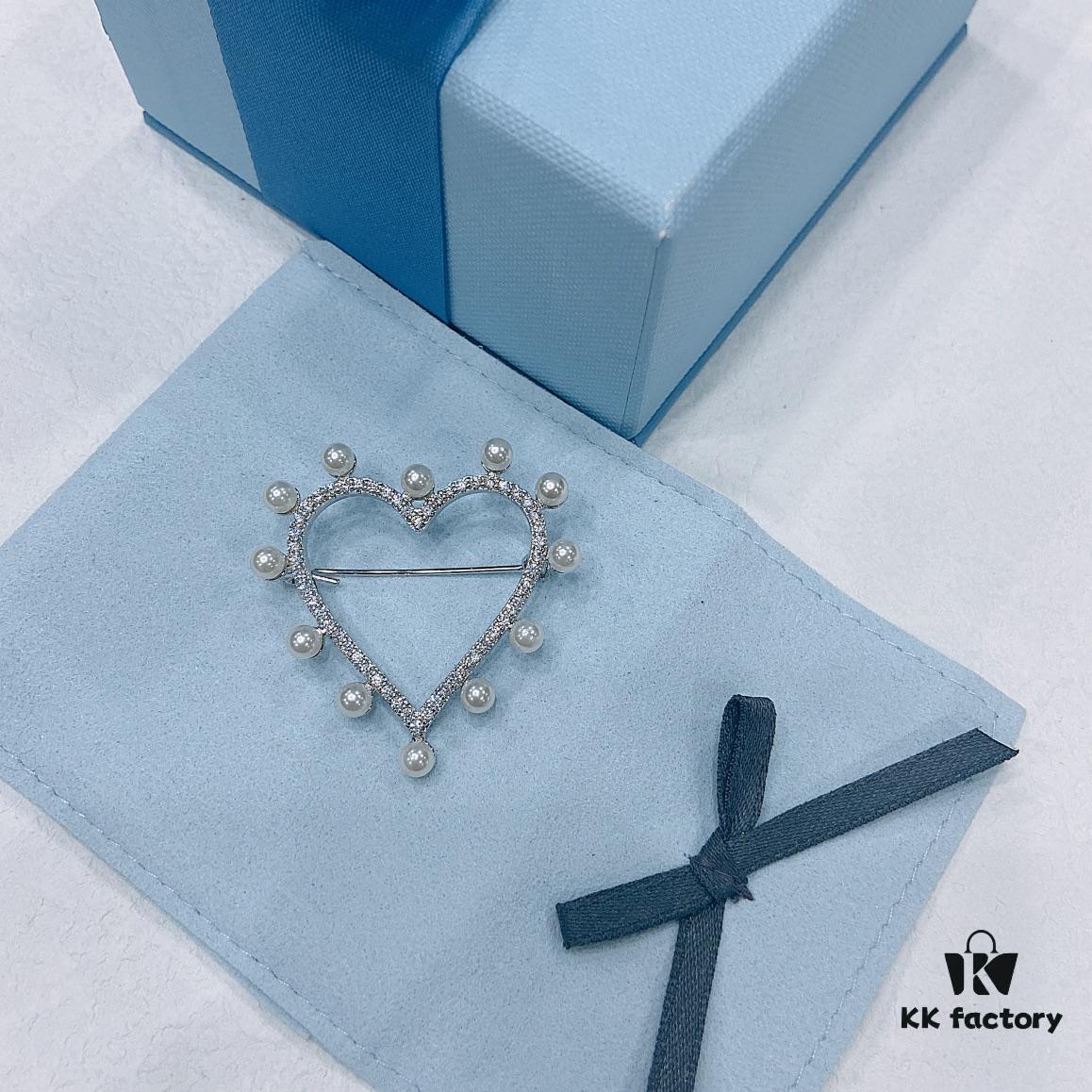 He Fang Pearl Heart Brooch