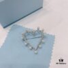 He Fang Pearl Heart Brooch