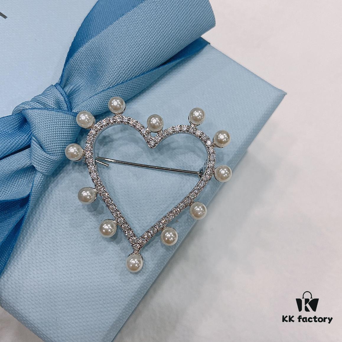 He Fang Pearl Heart Brooch