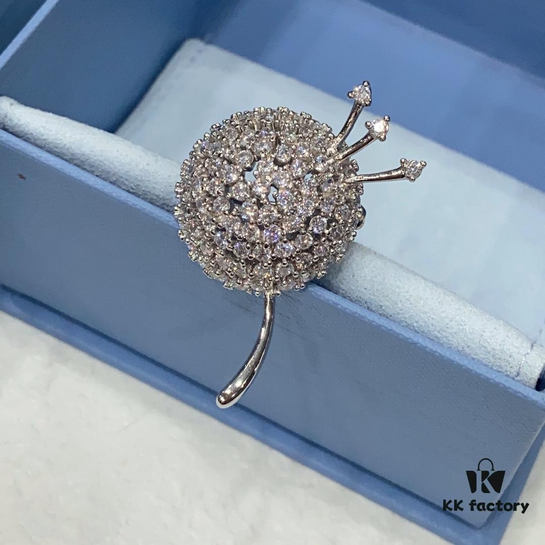 Dandelion Brooch by He Fang