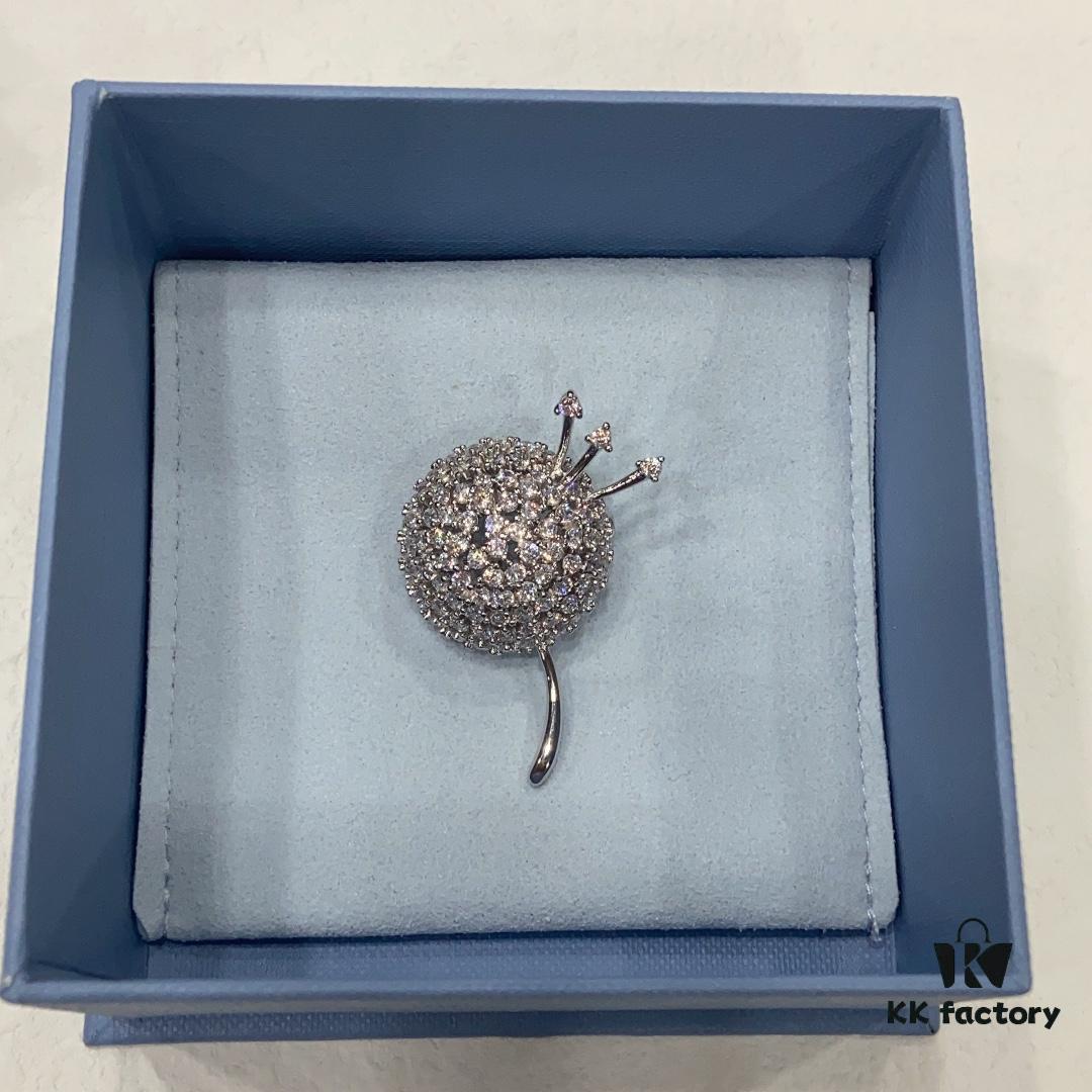 Dandelion Brooch by He Fang