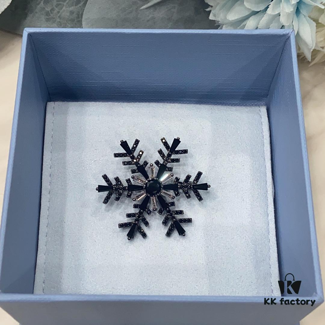 He Fang Black Snowflake Brooch