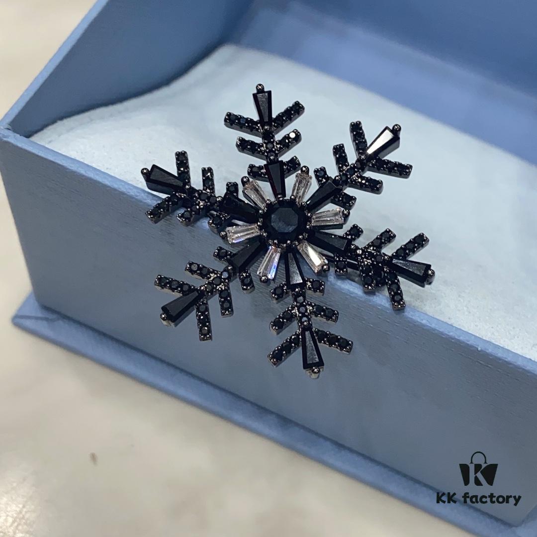 He Fang Black Snowflake Brooch