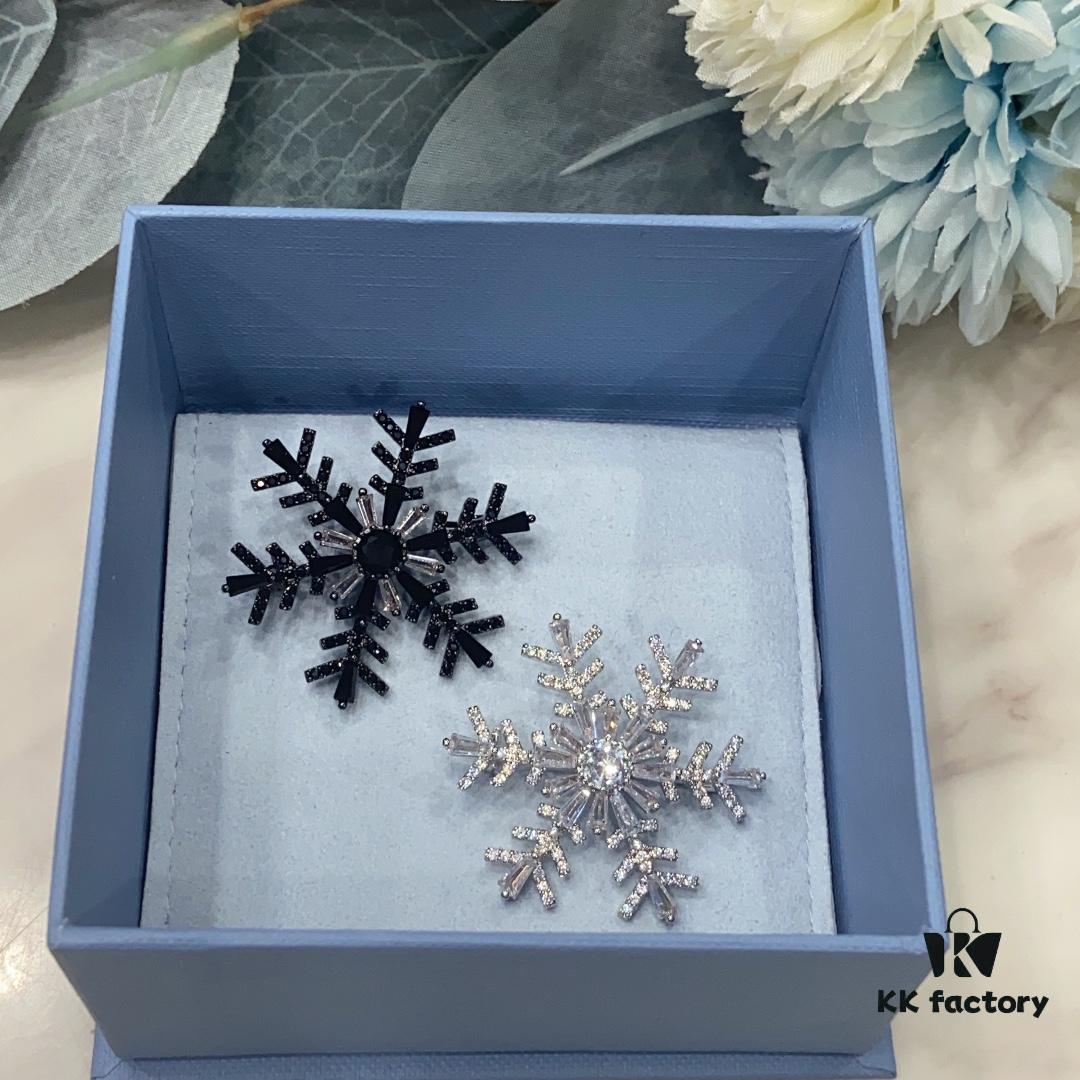 He Fang Black Snowflake Brooch