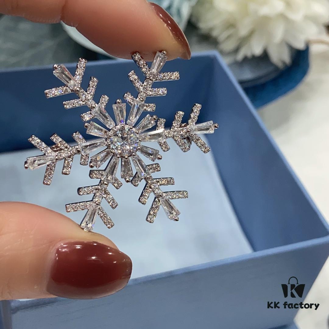 He Fang Snowflake Brooch