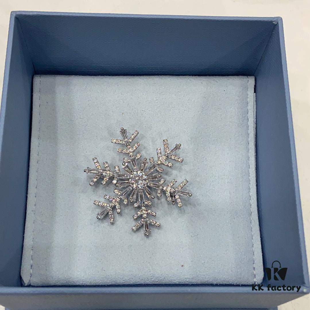 He Fang Snowflake Brooch