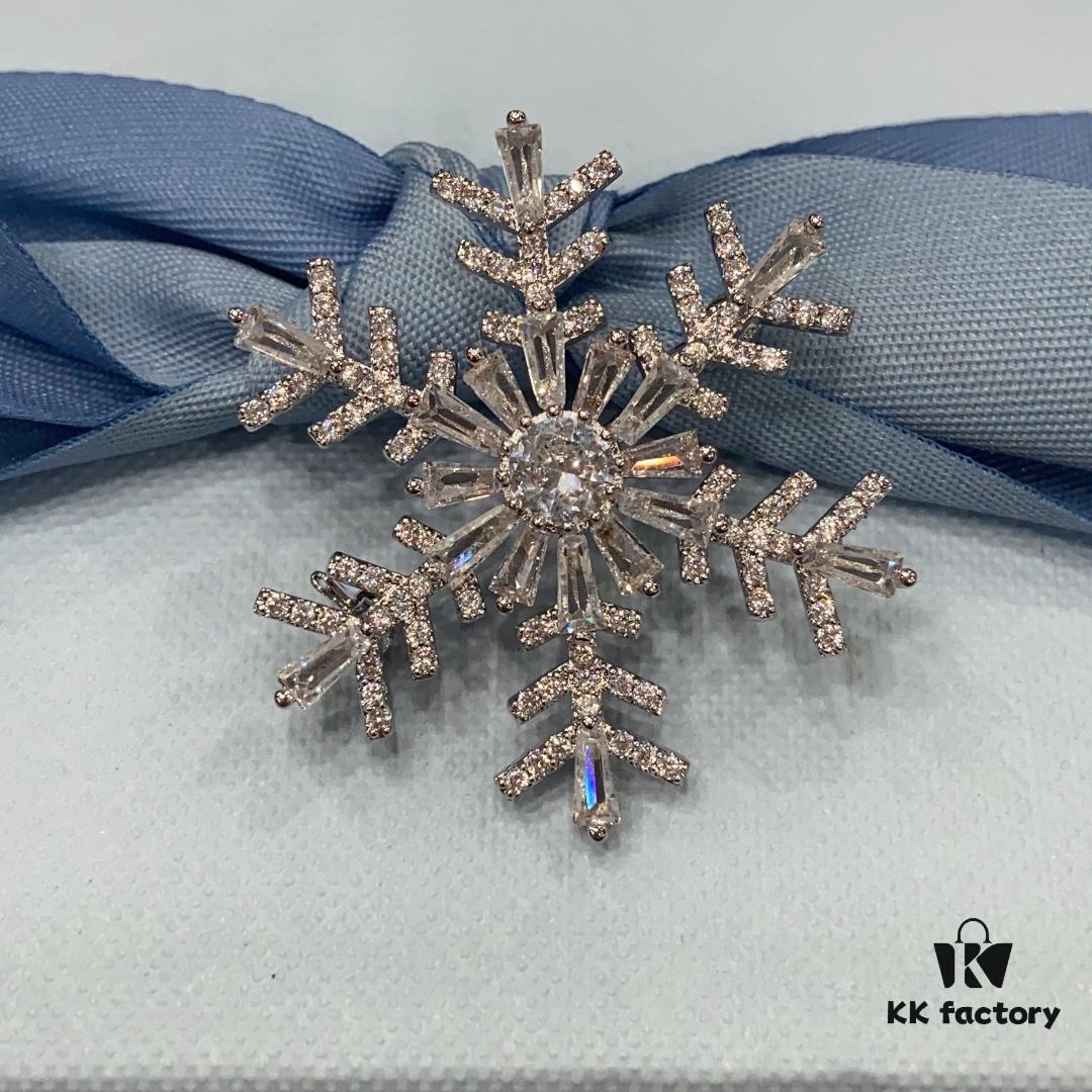 He Fang Snowflake Brooch