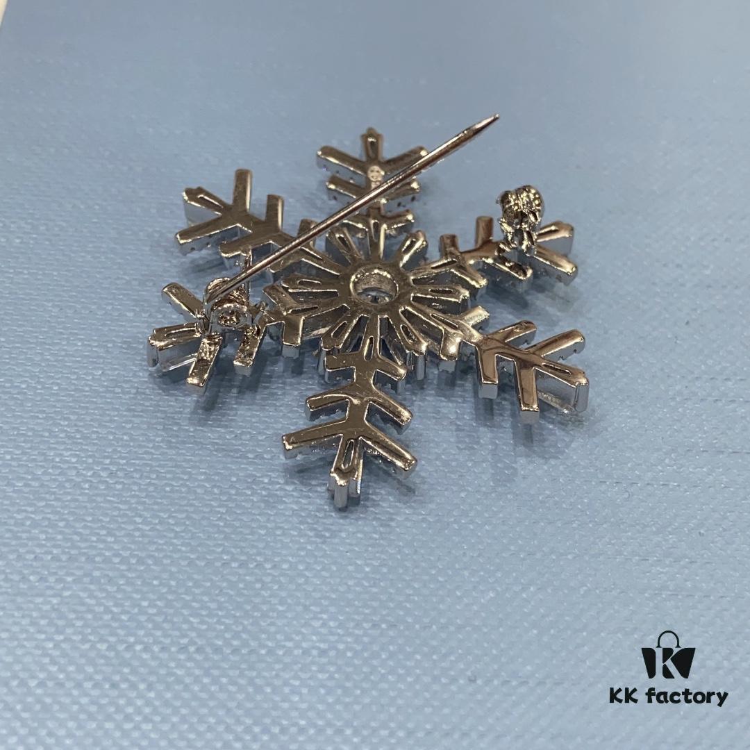 He Fang Snowflake Brooch